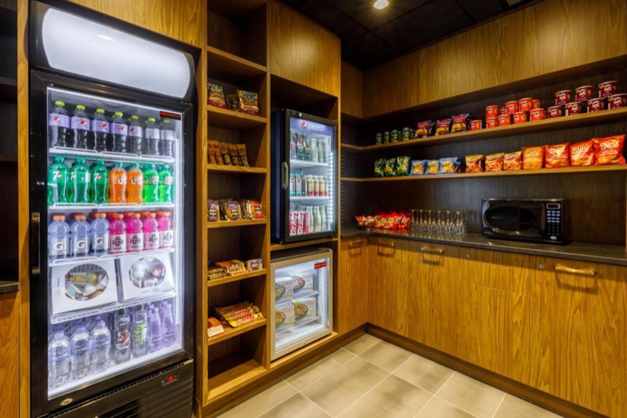 Four Points By Sheraton Levis Convention Centre Экстерьер фото