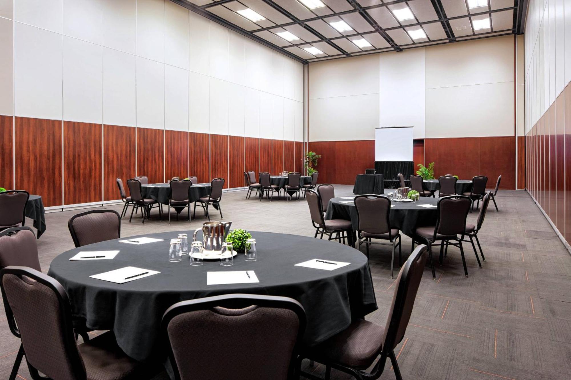 Four Points By Sheraton Levis Convention Centre Экстерьер фото