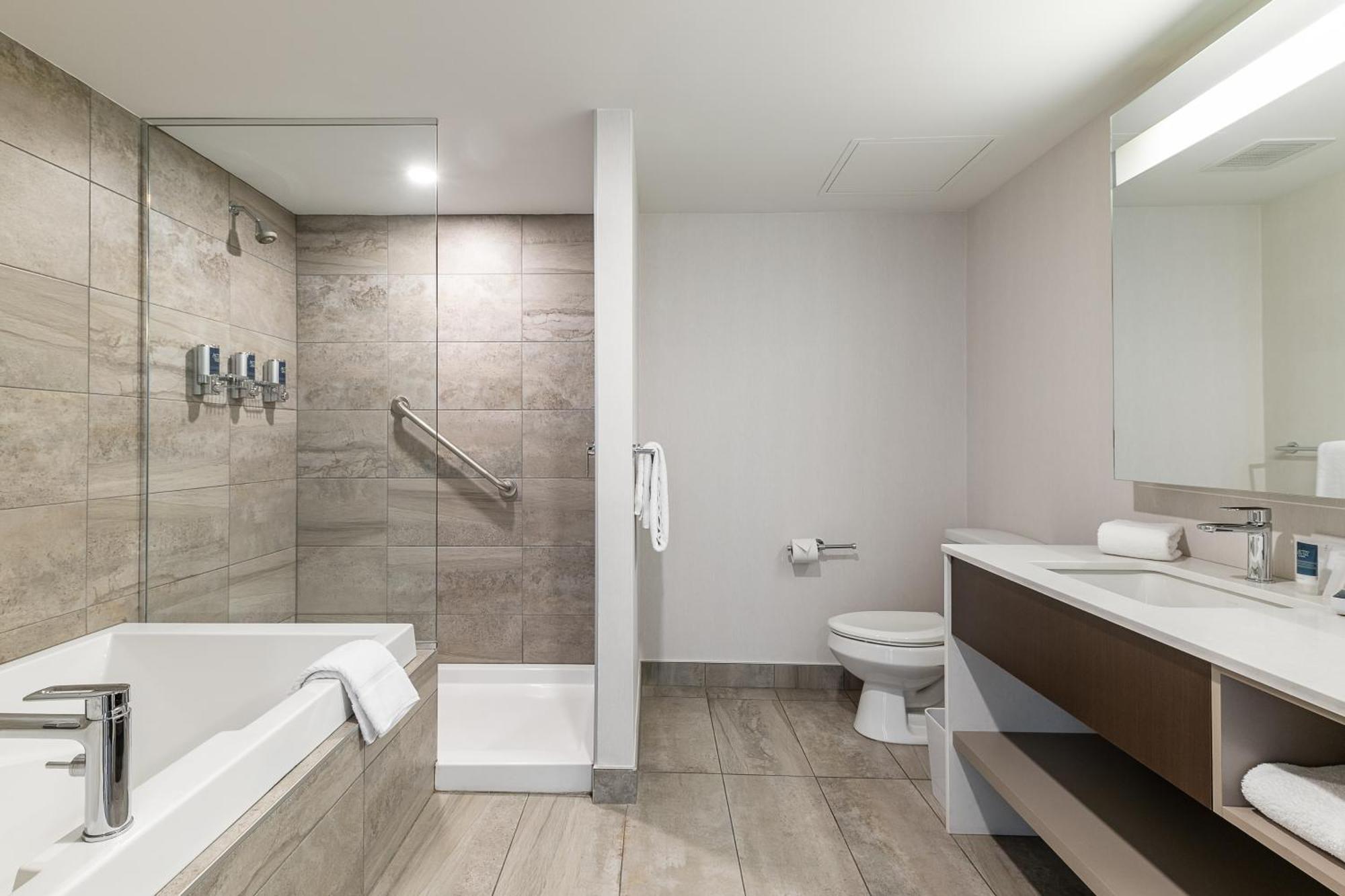 Four Points By Sheraton Levis Convention Centre Экстерьер фото
