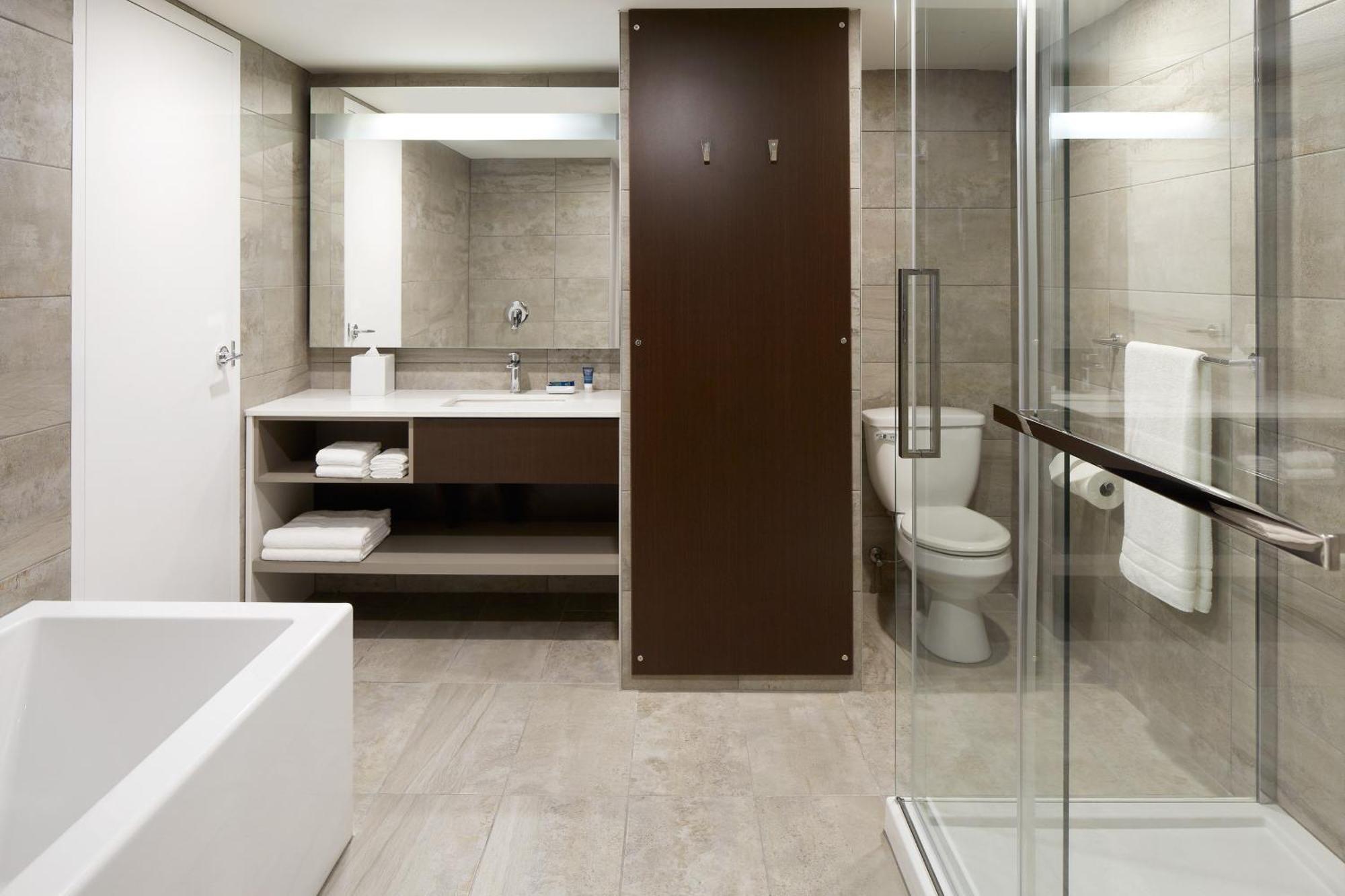 Four Points By Sheraton Levis Convention Centre Экстерьер фото