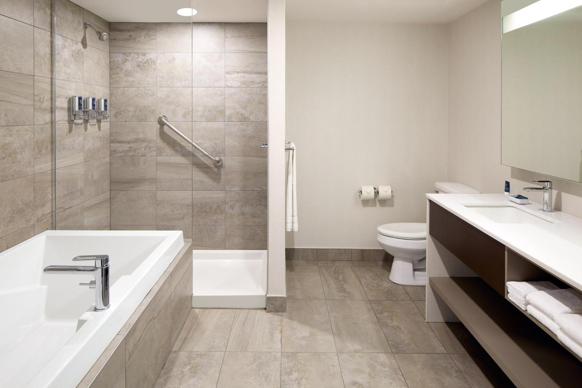 Four Points By Sheraton Levis Convention Centre Экстерьер фото