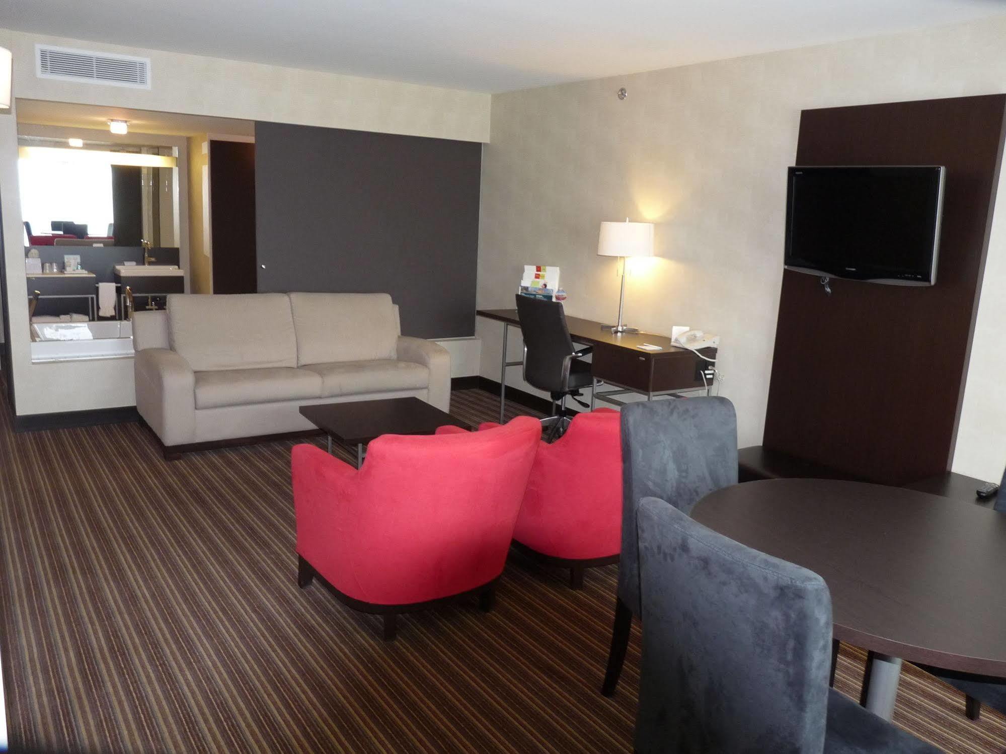 Four Points By Sheraton Levis Convention Centre Экстерьер фото