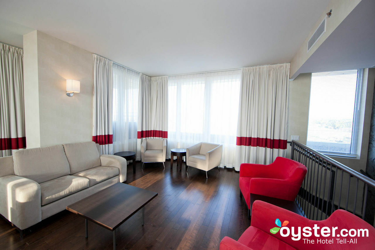 Four Points By Sheraton Levis Convention Centre Экстерьер фото