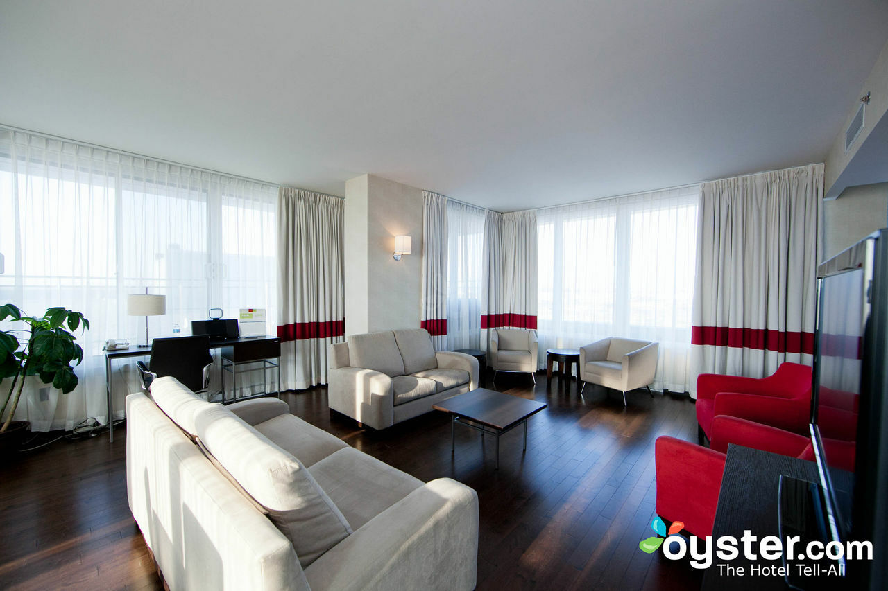 Four Points By Sheraton Levis Convention Centre Экстерьер фото