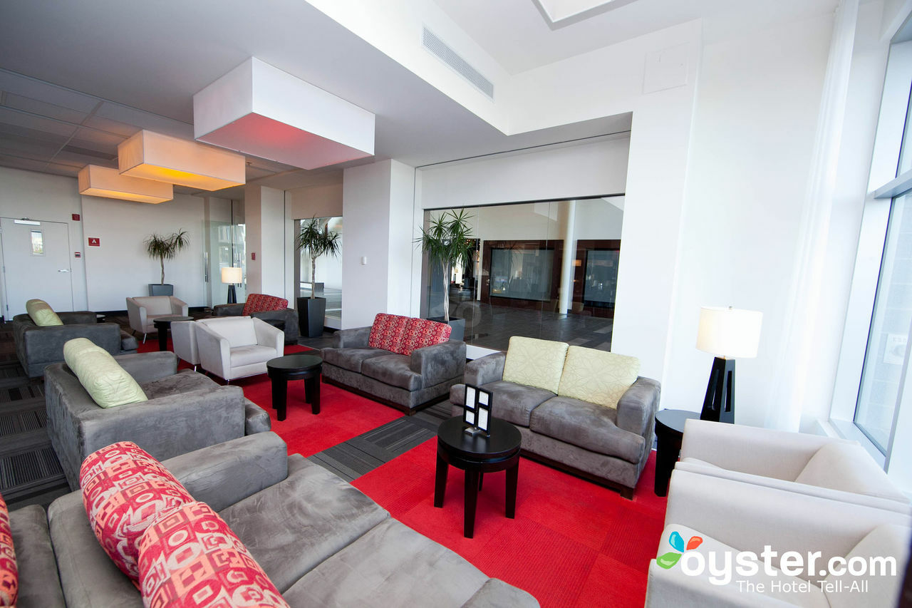 Four Points By Sheraton Levis Convention Centre Экстерьер фото